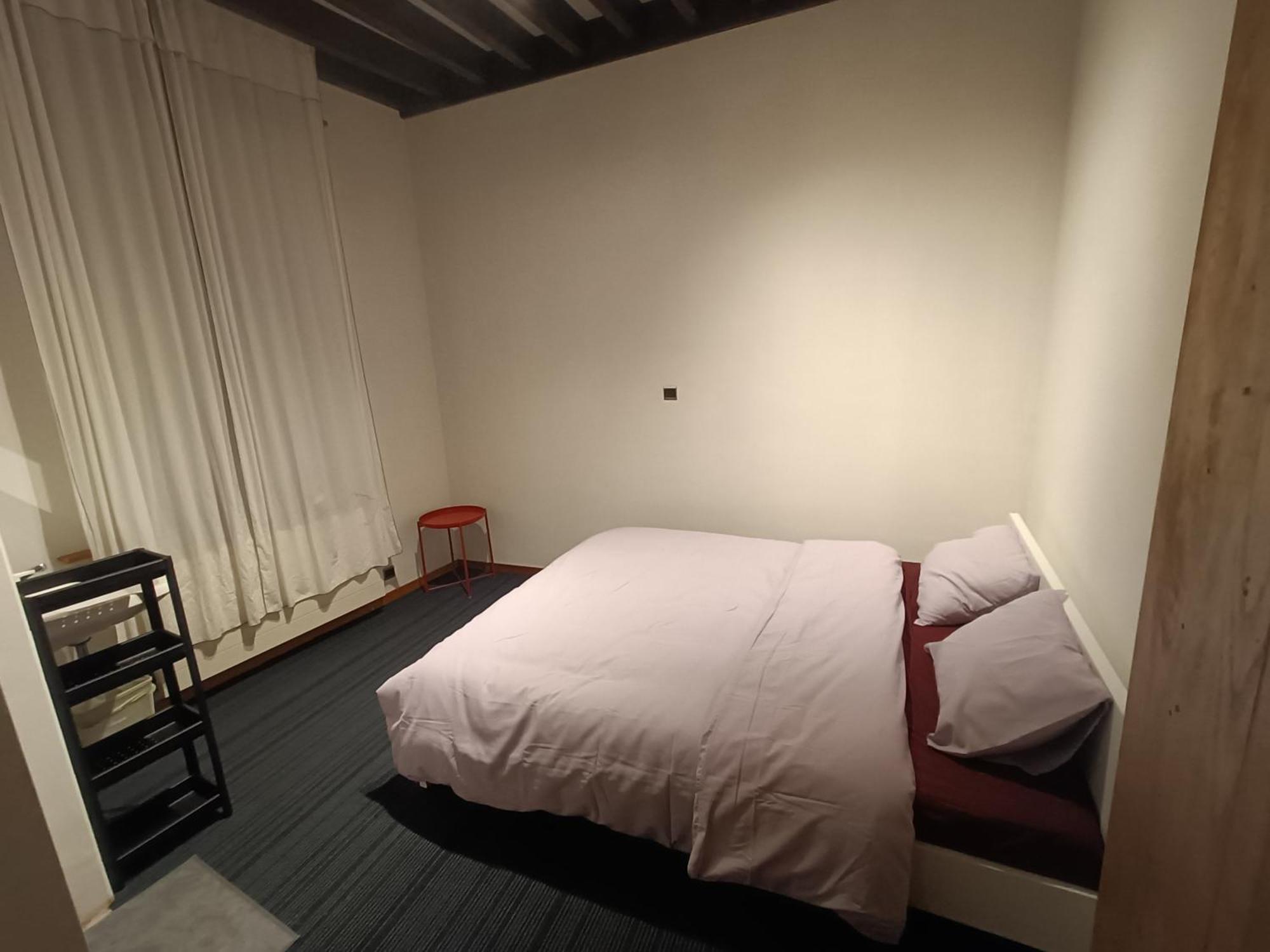 Viktoria Hostel Антверпен Экстерьер фото